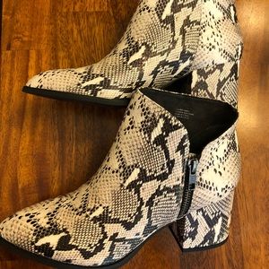 seychelles chaparral bootie python